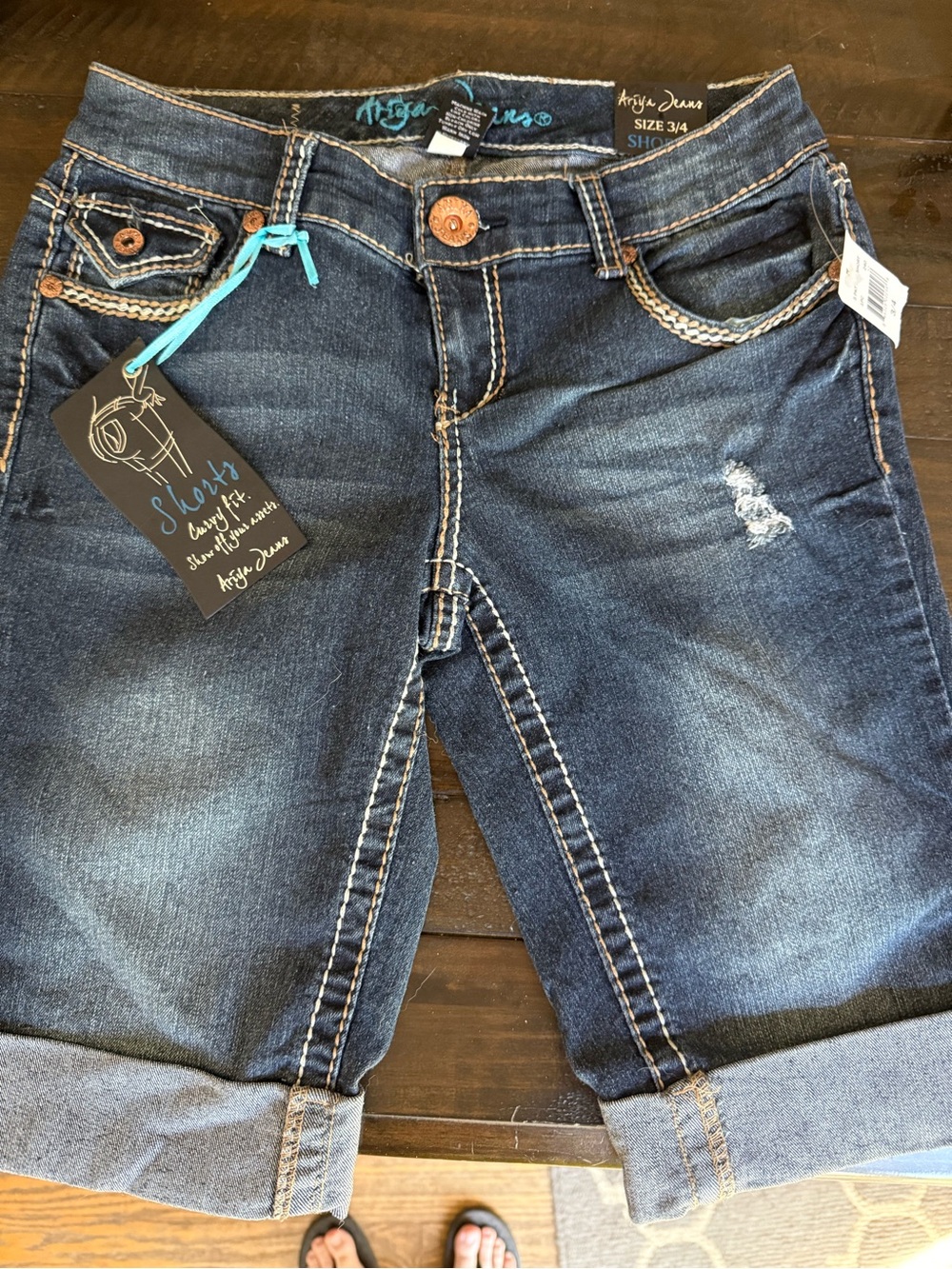 Ariya Jean shorts NWT